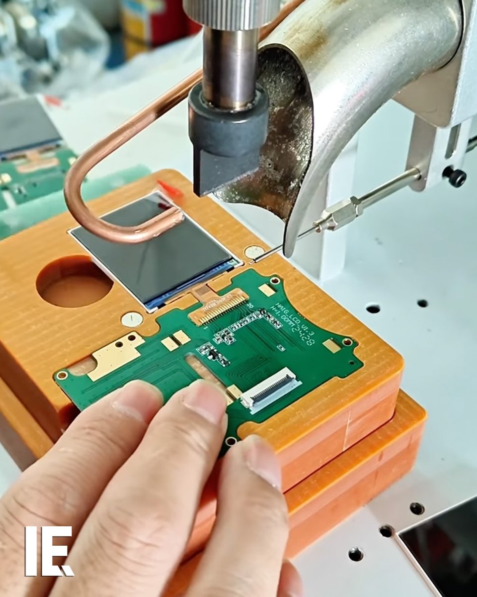 Turns out, it doesn't take a factory to make components like these. 🎥 lulu.pcba / IG