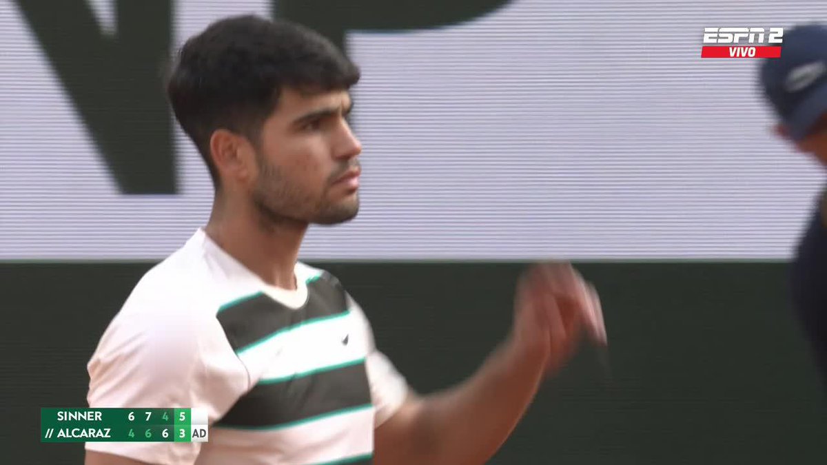 ¿EL MOMENTO BISAGRA DE LA FINAL? EL TRIPLE MATCH POINT EN CONTRA QUE SALVÓ ALCARAZ ANTE SINNER. ¡CINE! 📺 Mirá la FINAL de #RolandGarros por #DisneyPlus