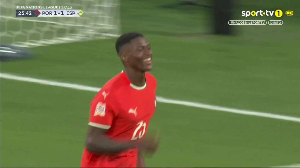 O primeiro golo de Nuno Mendes por Portugal 🚀