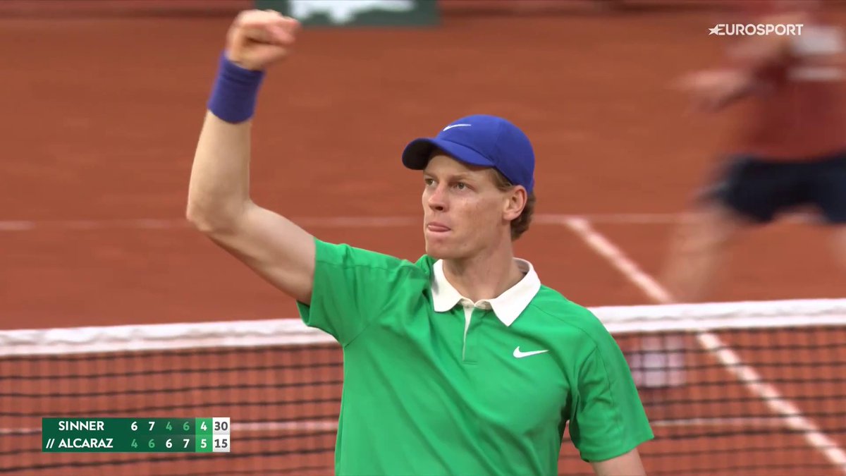 QUESTA CORSA, QUESTO PUNTO, QUESTI APPLAUSI 👏👏👏 Jannik è un guerriero che non molla mai, e anche in questo punto ce l'ha ricordato 💪 #Tennis #RolandGarros #Sinner
