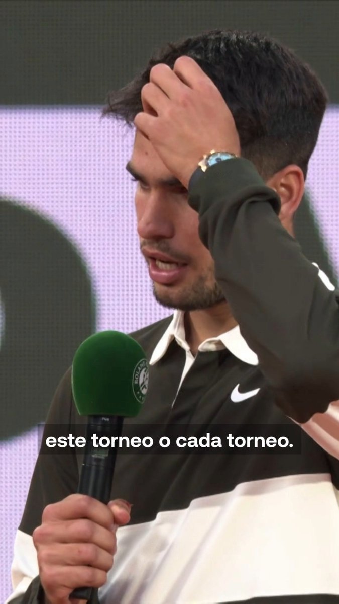 🎩🇪🇸 Qué importante es ser un caballero en la derrota, pero aún más en la victoria y así es Carlos Alcaraz #RolandGarros