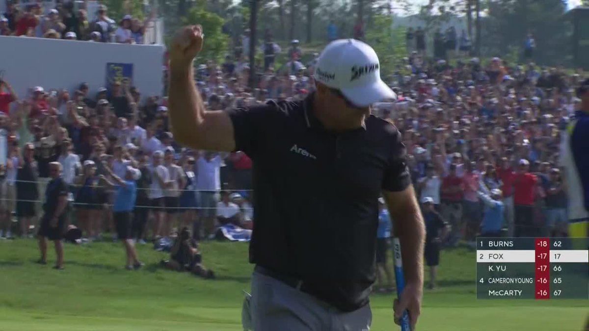 "IT'S IN, INCREDIBLE!" 🔊 Ryan Fox sinks a 17ft birdie putt to force a playoff! 🤩