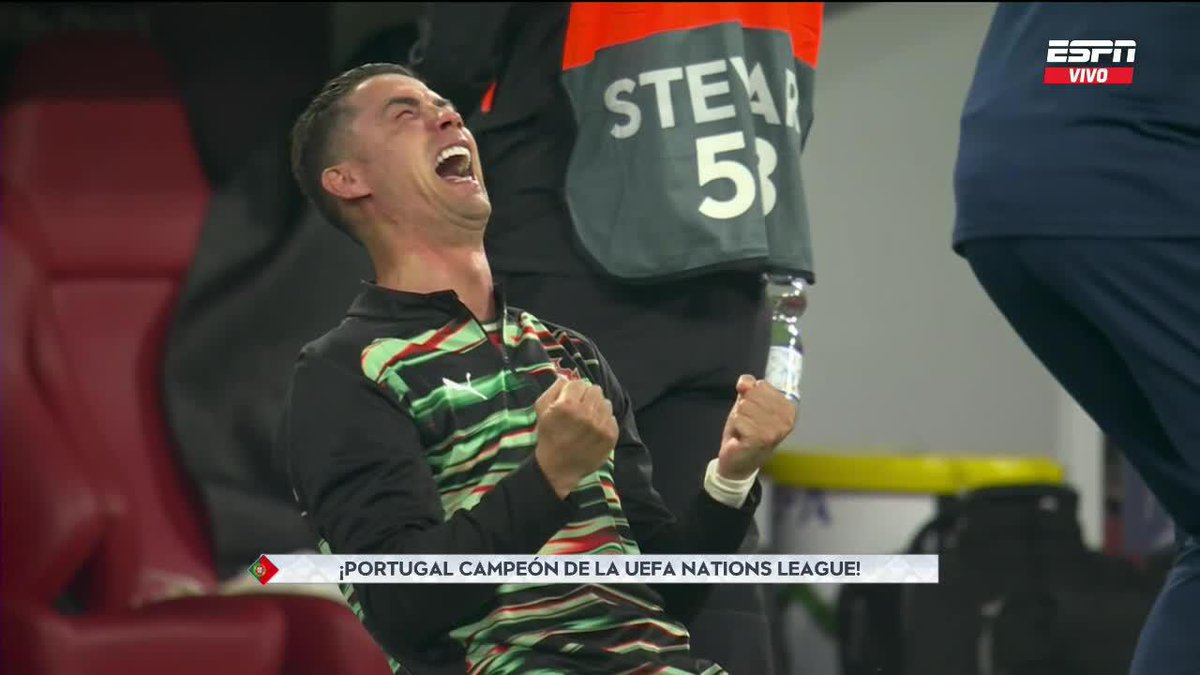 Pero mirá el llanto de felicidad de este tipo hoy a sus 40 AÑOS por ganar la Nations League con su país… Qué momento hermoso de Cristiano Ronaldo. 🫶🏼🇵🇹