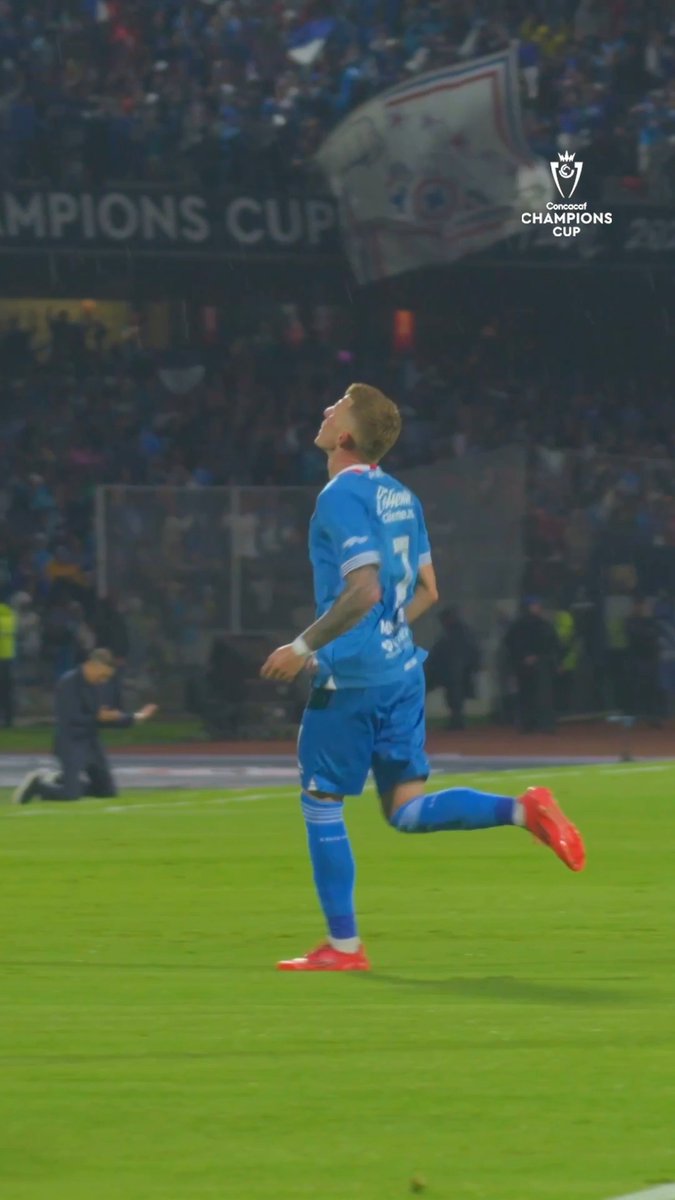 ¡Así se vivió en cancha el golazo de Mateusz Bougusz! 🎯