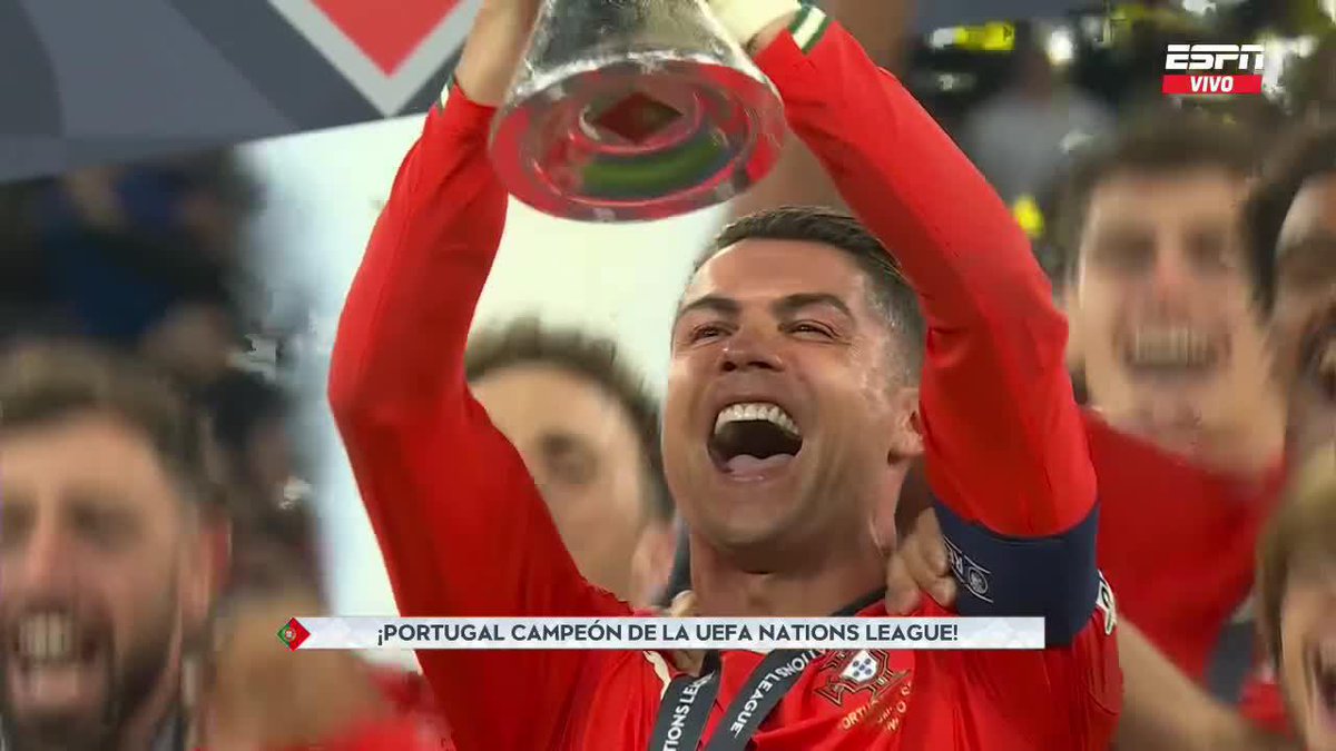 CELEBRALO CRIS🤩🔥 CELEBRALO PORTUGAL🇵🇹🔥 LOS LUSOS SON CAMPEONES DE LA #NATIONSLEAGUE 🏆 ▶️ Más UEFA #NationsLeague en #DisneyPlus