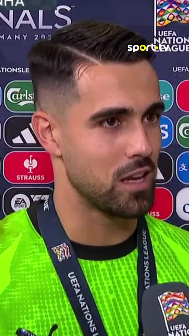 Diogo Costa atirou-se para o lado direito em todos os penáltis e explica que foi "jogo psicológico" 🧠