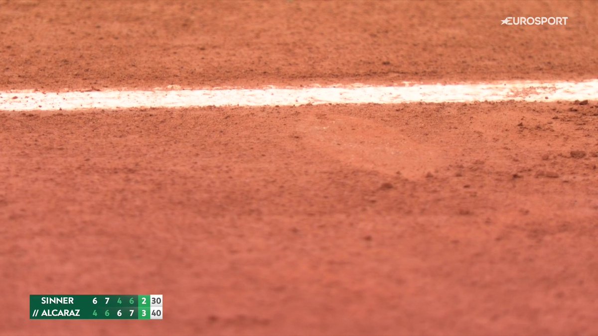 SINNER SI INFURIA PER LA NON CHIAMATA 😡 Palla lunga di Alcaraz non ravvisata e lo spagnolo conquista il punto #Tennis #RolandGarros #Sinner #Alcaraz