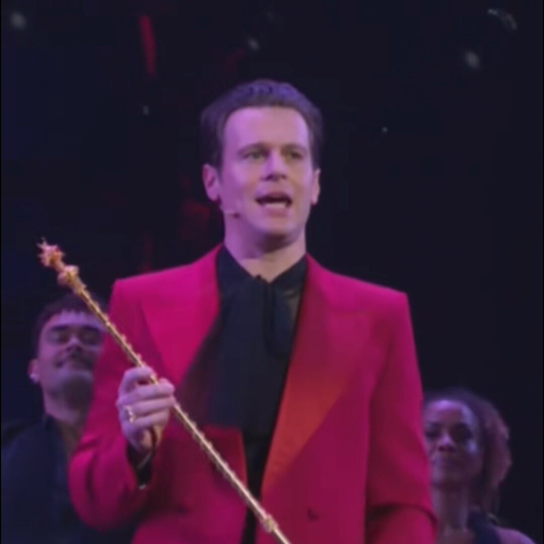 jonathan groff, our eternal king george! ❤️