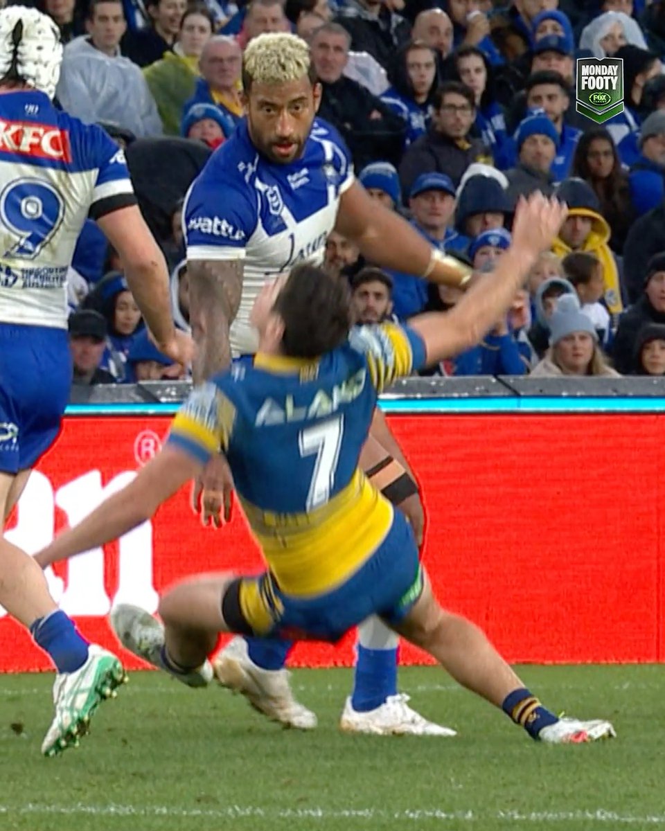 Viliame Kikau was put on report and sent to the sin bin for this incident 🤔 Agree or disagree ❓ 📺 Watch #NRLBulldogsEels on ch.502 or stream on Kayo: ✍️ BLOG 🔢 MATCH CENTRE