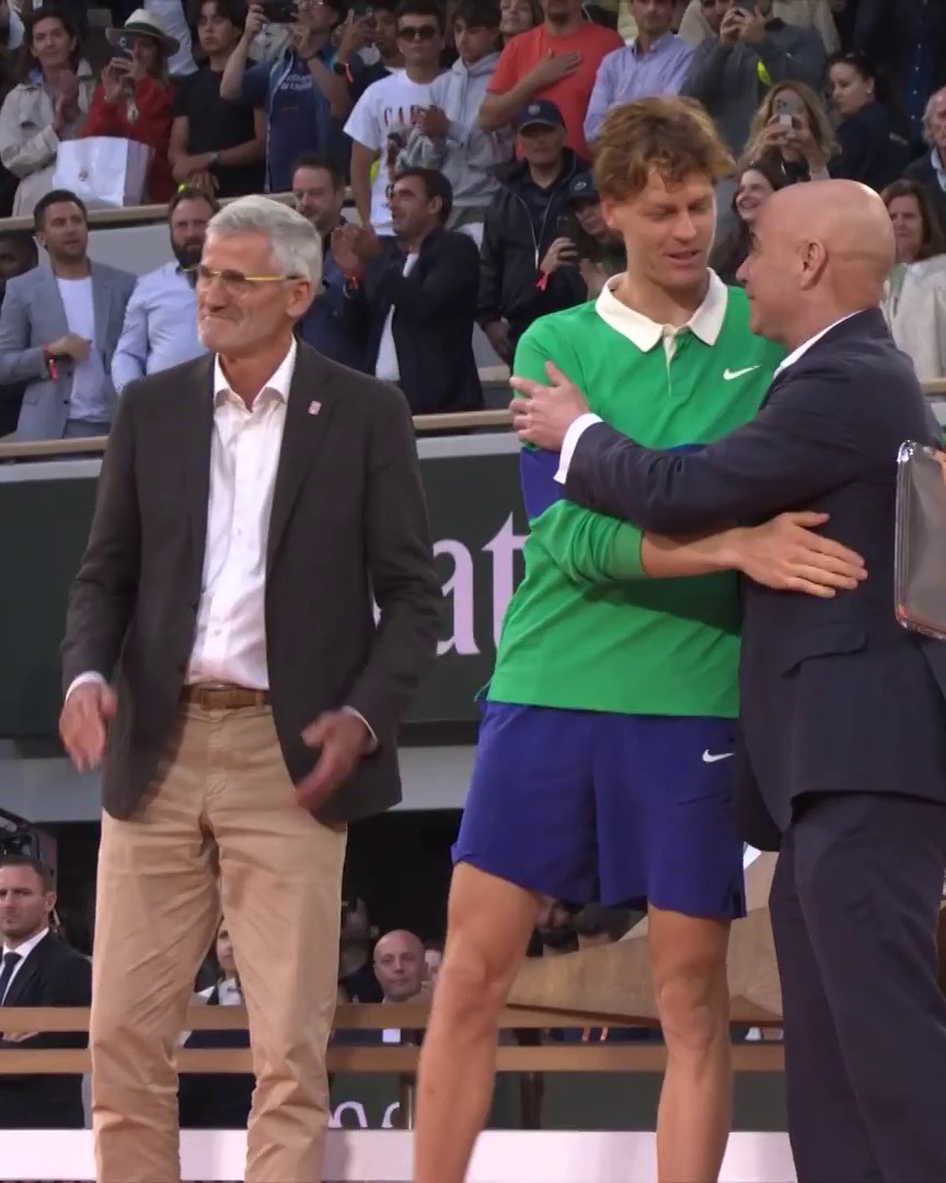 Sempre e comunque orgogliosi di te 👏🧡 #Tennis #RolandGarros #Sinner