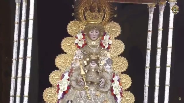 La Virgen del Rocío ha regresado a su Santuario tras más de nueve horas recorriendo las calles de la aldea. Enhorabuena a la Hermandad Matriz Almonte, las filiales, Almonte y a todos los romeros por su buen hacer una vez más. ¡Viva la Blanca Paloma!