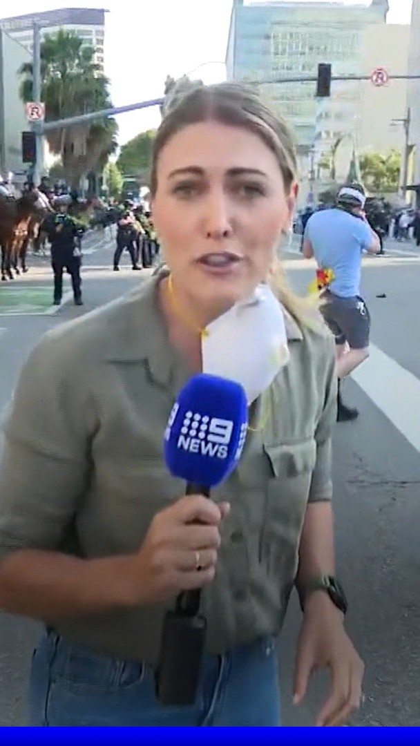🇺🇸 FLASH – Une journaliste a été touchée par un tir de LBD lors d’une manifestation à Los Angeles contre la politique migratoire de Donald Trump. (BFMTV)