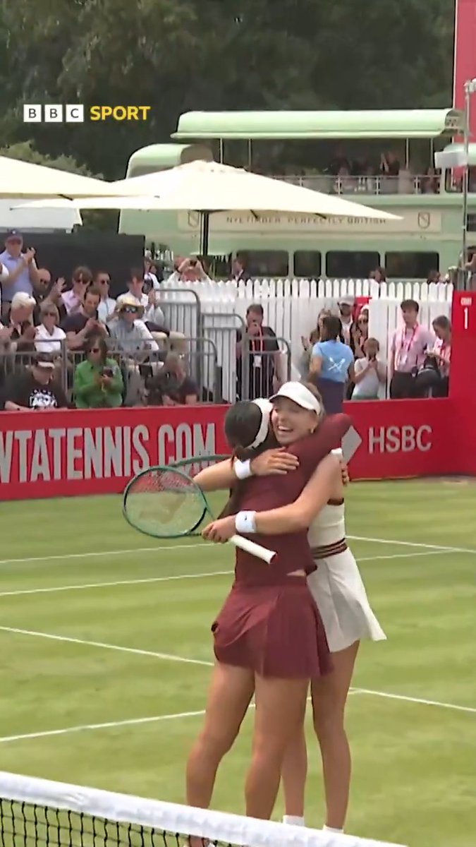 That winning feeling for Boulter-canu! 😄 Brits Katie Boulter and Emma Raducanu proved a top partnership in doubles at Queen's 🇬🇧 🎾