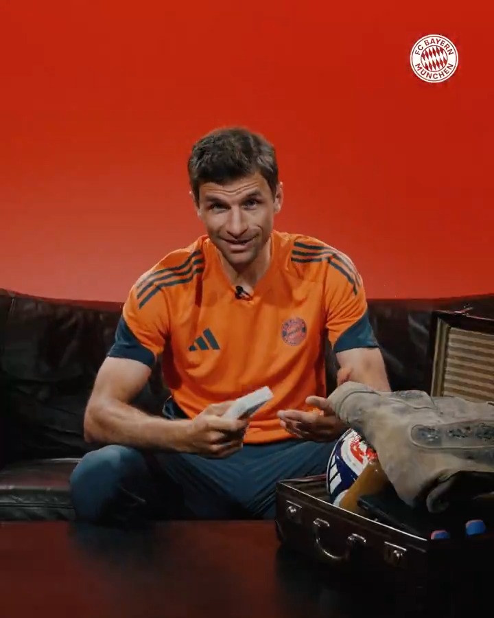 🧳 𝑾𝒉𝒂𝒕'𝒔 𝒊𝒏 𝒎𝒚 𝒃𝒂𝒈: Das packt Thomas Müller ein, wenn’s zur Klub-WM in die USA geht: 📹 #FCBayern #FIFACWC #TakeItToTheWorld