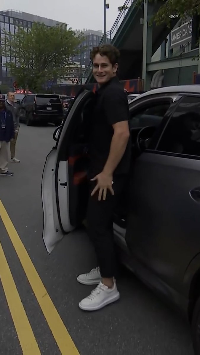 Roman Anthony's Fenway Park arrival 🍿