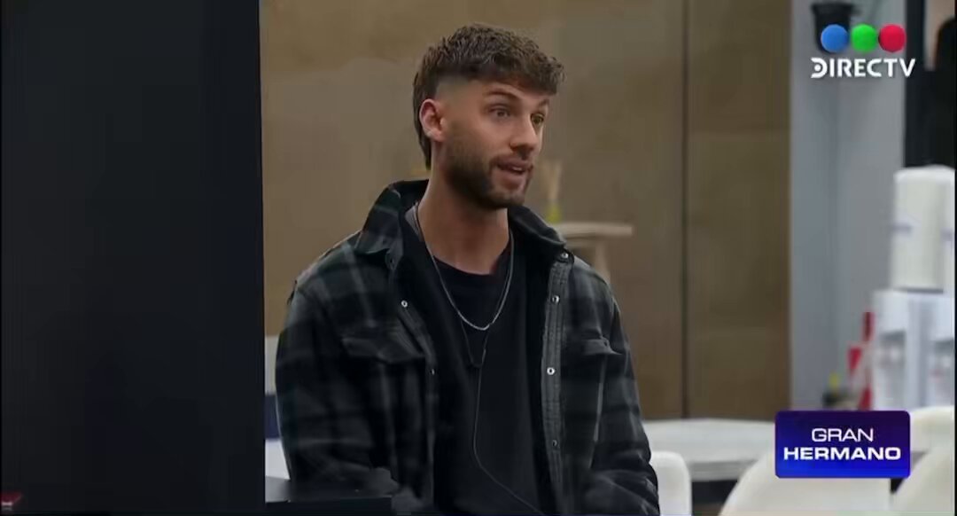 ULISES estaba simulando que roncaba para que el resto NO escuche lo que estaba contando TATO: “Tenes que saber distinguir cuando algo es en JODA y cuando es ENSERIO, yo SIEMPRE que contas tu historia te RESPETO” #GranHermano
