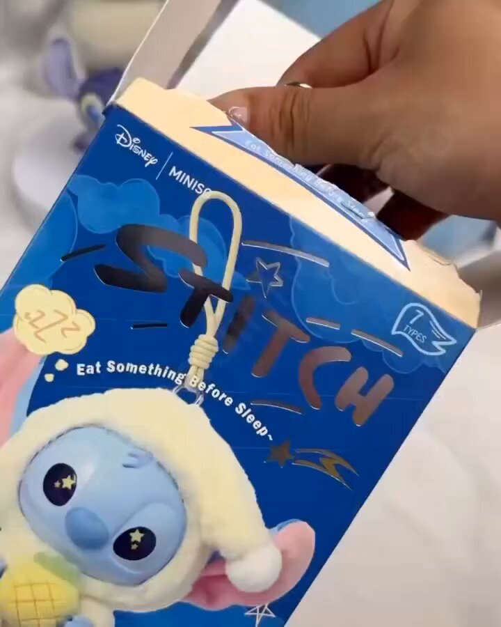 PARA TUDOOOO!!! Eu simplesmente não tô sabendo lidar… achei o Labubu do Stitch e tô completamente APAIXONADA!!! 🥹💙