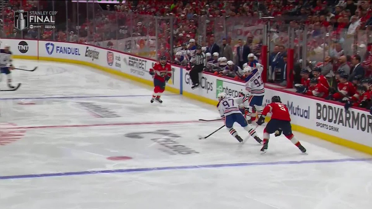 Just a casually ridiculous sauce by McDavid while falling 😳