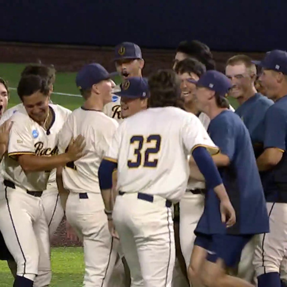 FOR THE FIRST TIME EVER, MURRAY STATE IS GOING TO THE MEN'S COLLEGE WORLD SERIES‼️🤯
