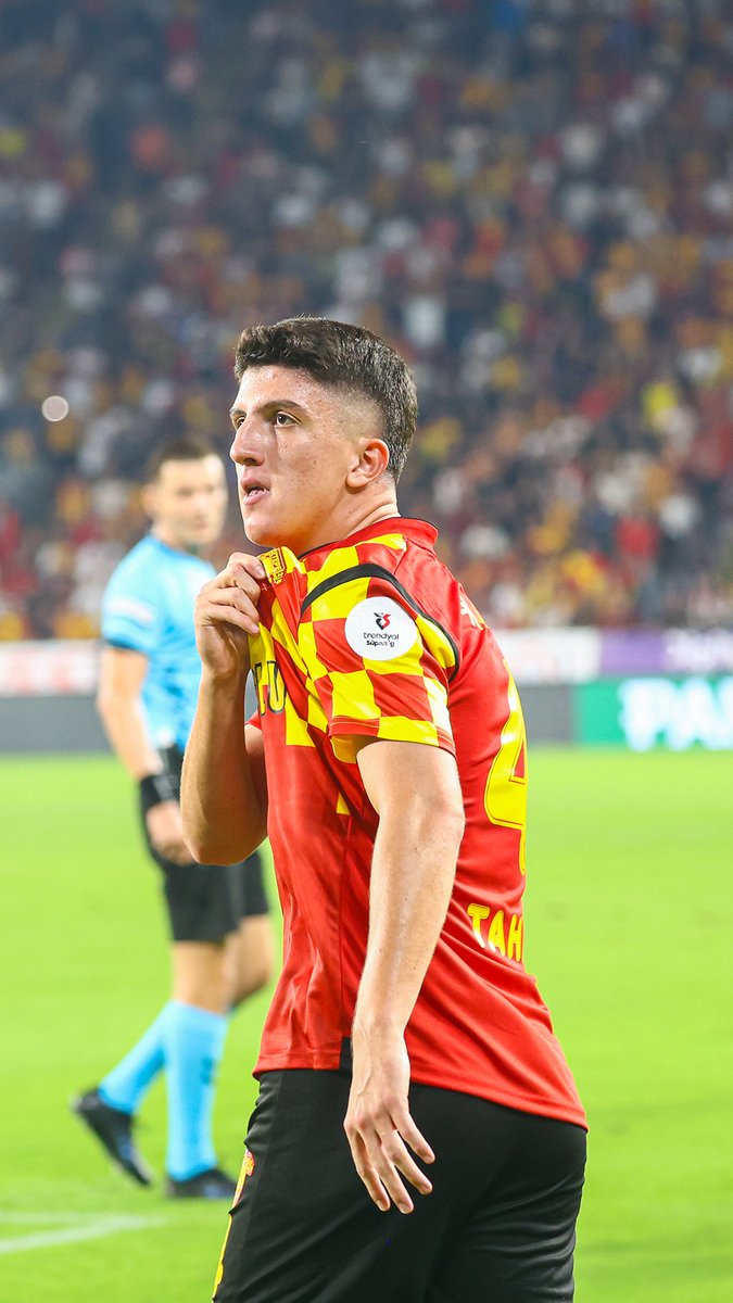 Taha Altıkardeş'i isteyen birçok kulüp var. Göztepe, Trabzonspor'un sonra ki satıştan pay olan %20'lik madde ve önceliğin kaldırılması için talepte bulundu. Serdar X