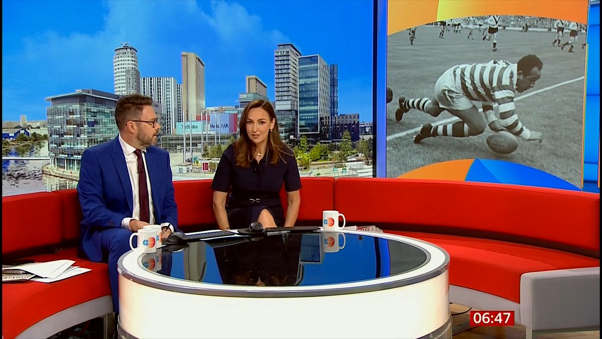 ❤ BBC Breakfast honoured the incredible career of Sir Billy Boston, who will be made a Knight Commander of the Order of the British Empire (KBE). #WWRL