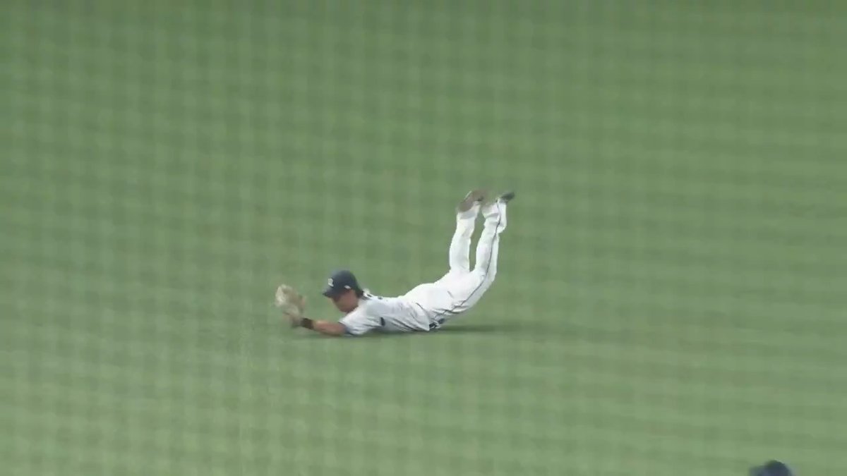 今日がバースデーの埼玉西武 #西川愛也 選手のピッチャーを助けるファインプレー‼️ 👏 ️ #seibulions #日本生命セ・パ交流戦2025 #交流戦 #セ・パ交流戦 👇ライブ配信はこちら