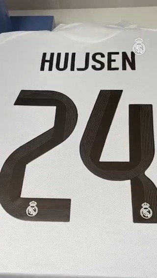 🔢 ¡Nuestro nuevo número 24! 🌟 Dean Huijsen #WelcomeHuijsen