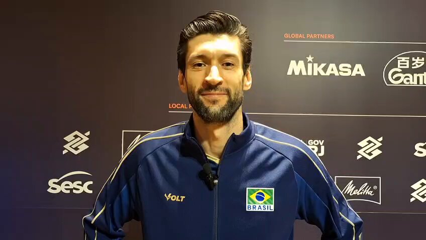 O central Flávio Gualberto falou um pouco sobre a escolha do técnico Bernardinho Rezende em colocá-lo como capitão da seleção na primeira semana da VNL 2025 🎙️🇧🇷 🎥 CBV