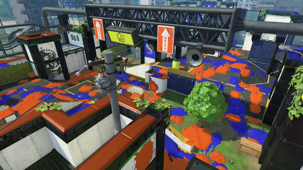 This is Urchin Underpass—a stage from the original Splatoon game. Set under an Inkopolis highway, this place has undergone some renovations but is still recognizable as the hotbed of Turf War trends that it was. It'll be added to the rotation starting on June 12!