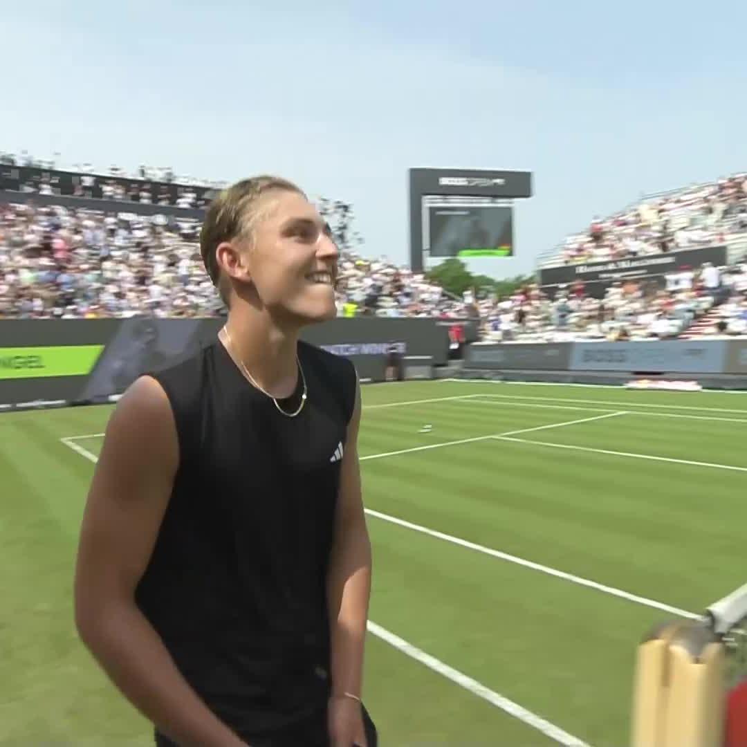 First grass court win ✅ 17-year-old Justin Engel holds firm to defeat Duckworth 4-6 6-4 7-6 on home soil 🇩🇪 #BOSSOPEN