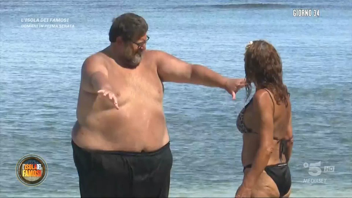 "Si cominciano a vedere gli addominali!" Patrizia 😂❤️ #Isola