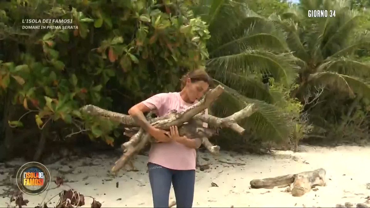 "Io sono bresciana, della serie PARLA MENO E MUOVI IL CUL0" Cristina si lamenta dei compagni. #Isola