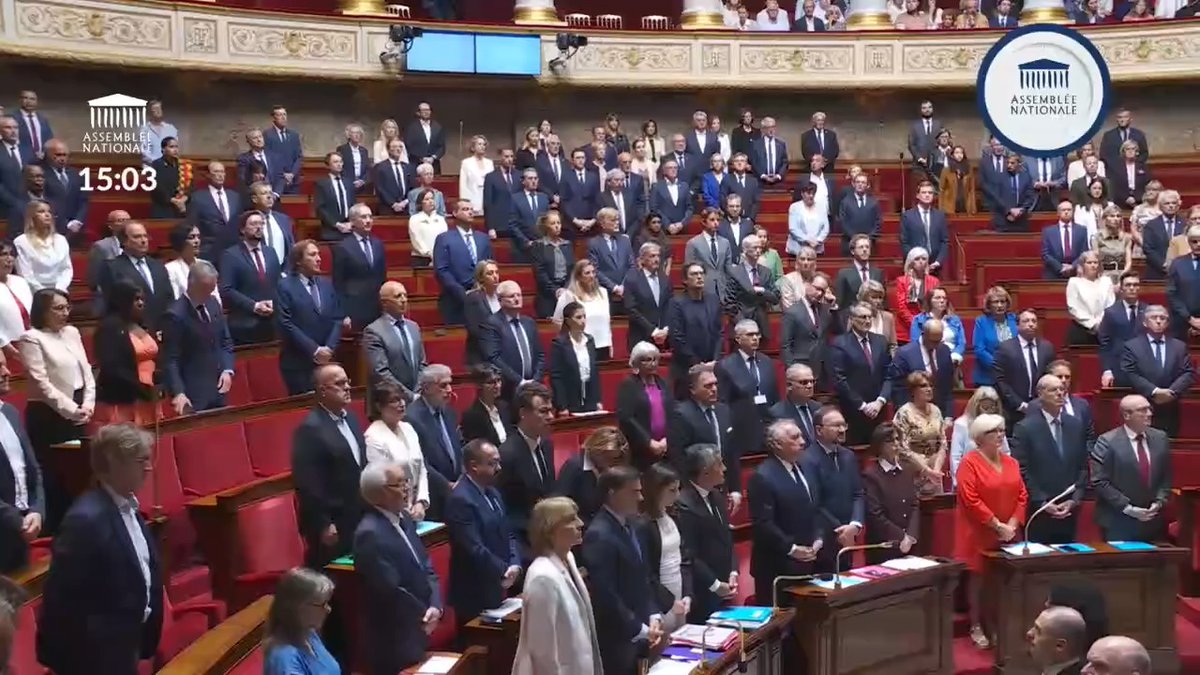 🇫🇷🕯️ EN IMAGES | L’Assemblée nationale a observé une minute de silence en hommage aux deux pompiers décédés à Laon et à l’assistante d’éducation tuée à Nogent.
