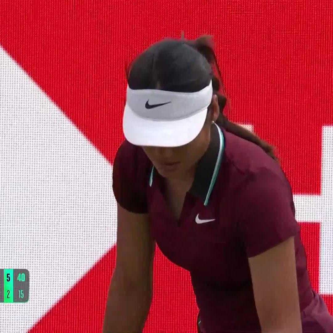 Sharp, clean, clinical 😮‍💨 Just a few words to describe Emma Raducanu’s 6-1, 6-2 performance against Bucsa. #HSBCChampionships