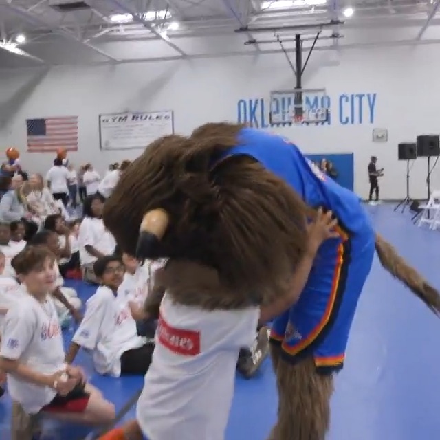 "Enjoy it and make it yours." 💙 The OKC community had a chance to break in its new Wonder Room last week at Boys & Girls Clubs of Oklahoma County alongside members from the NBA, OKC THUNDER and Emirates. #NBACares