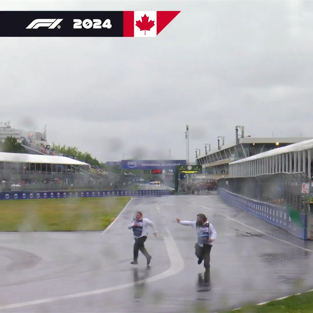 No cars? No problem ๐คทโโ๏ธ These marshals treated us to wet weather racing in Montreal last year ๐โโ๏ธ๐จ #F1 #CanadianGP