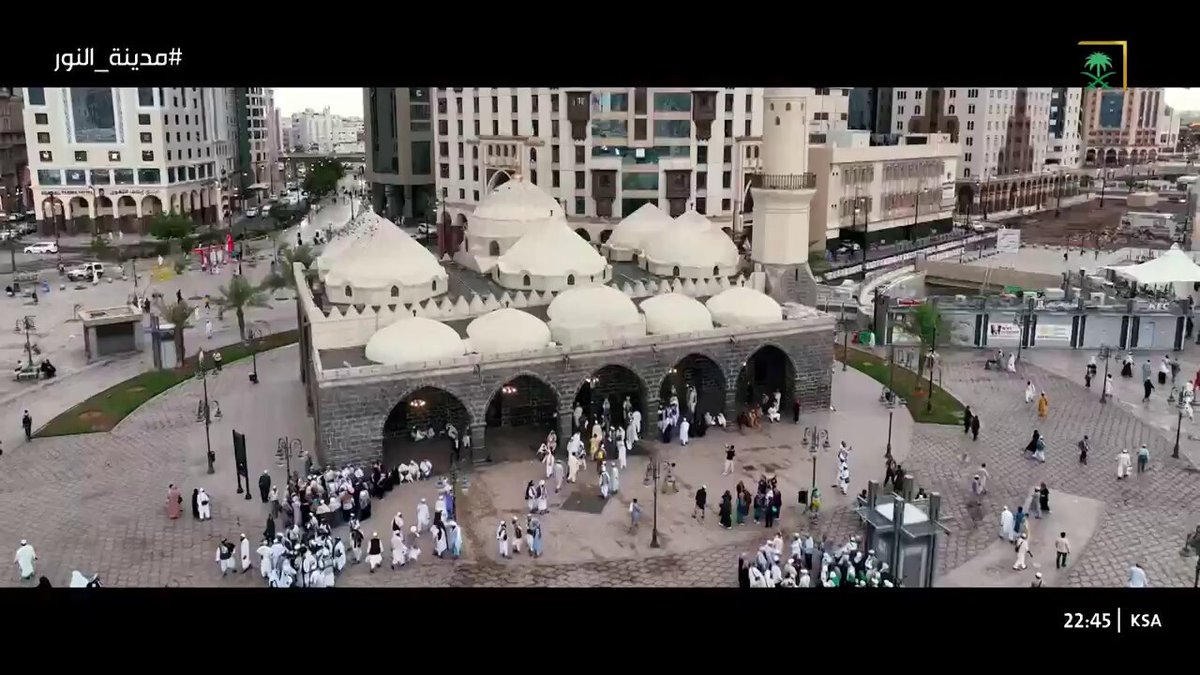 أحد أبرز المعالم التاريخية والإسلامية في المدينة المنورة؛ "مسجد الغمامة" يتحدث عن قصته الشيخ صالح المغامسي، في برنامج #مدينة_النور على قناة السعودية. لمشاهدة البرنامج على اليوتيوب: #يسر_وطمأنينة | #هيئة_الإذاعة_والتلفزيون