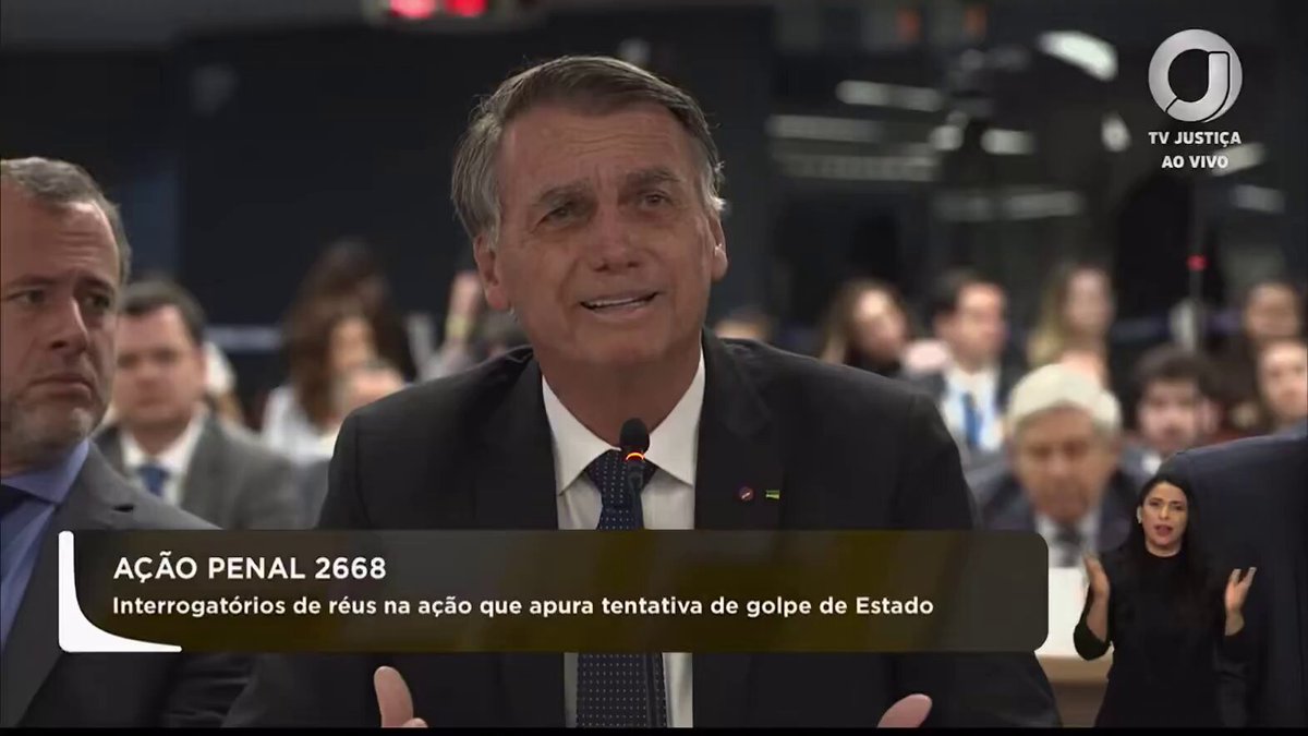 Parabéns patriotas, o seu capitão é um covarde.