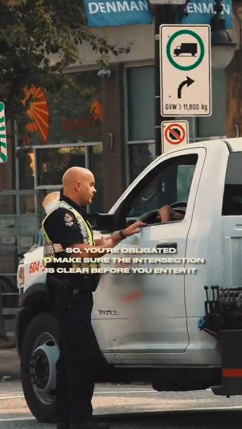 🚦 Don’t Block the Box 🚗 Drivers must ensure there's enough space to fully clear the intersection and crosswalk before entering. If traffic is backed up, wait until you can completely exit the intersection before proceeding. Blocking the box puts pedestrians and other drivers at risk. #roadsafety