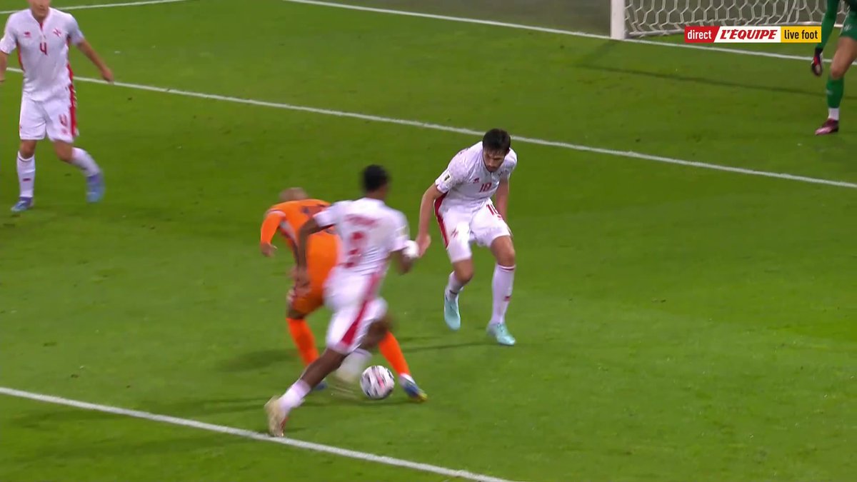 🚨 𝟳-𝟬 𝗣𝗢𝗨𝗥 𝗟𝗘𝗦 𝗣𝗔𝗬𝗦-𝗕𝗔𝗦 𝗙𝗔𝗖𝗘 𝗔̀ 𝗠𝗔𝗟𝗧𝗘 🇲🇹 ! 🇳🇱🥵 Doublé et une passe décisive en… 𝟲 𝗠𝗜𝗡𝗨𝗧𝗘𝗦… pour Donyell Malen. ⚡️ 🎥 L'Équipe