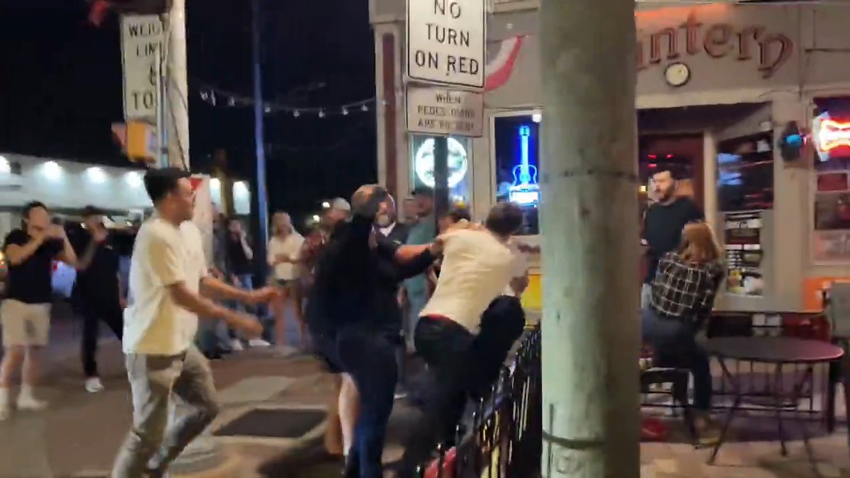 Fight breaks out outside bar IL