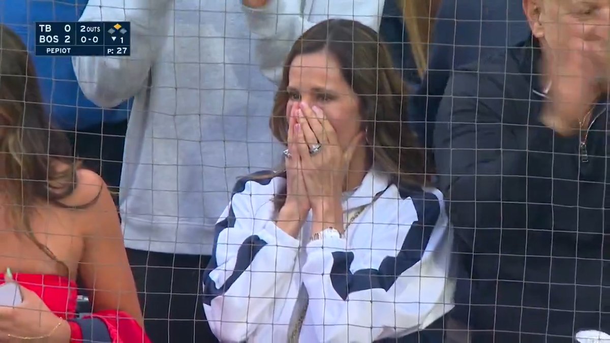 All the feels for Roman Anthony's family after his first Major League hit 🥹