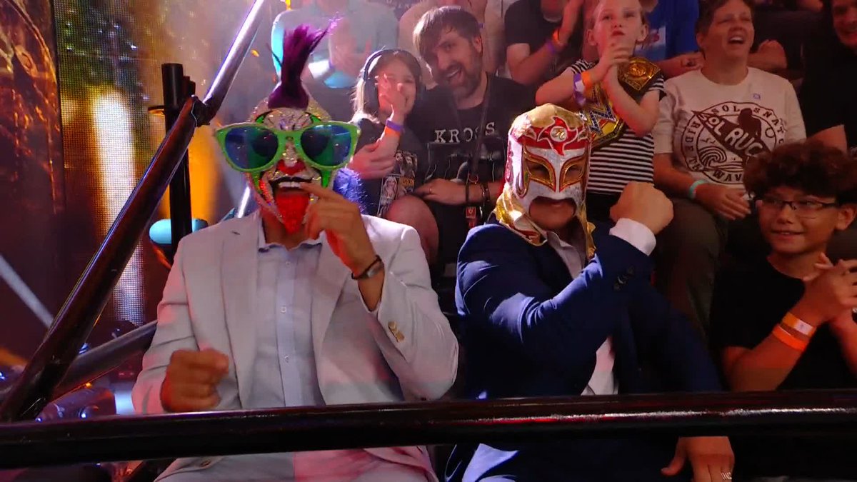¡Qué gusto tener esta noche en #WWENXT a Psycho Clown🤡 y Octagón Jr.! 👊 Lucha Libre AAA Worldwide