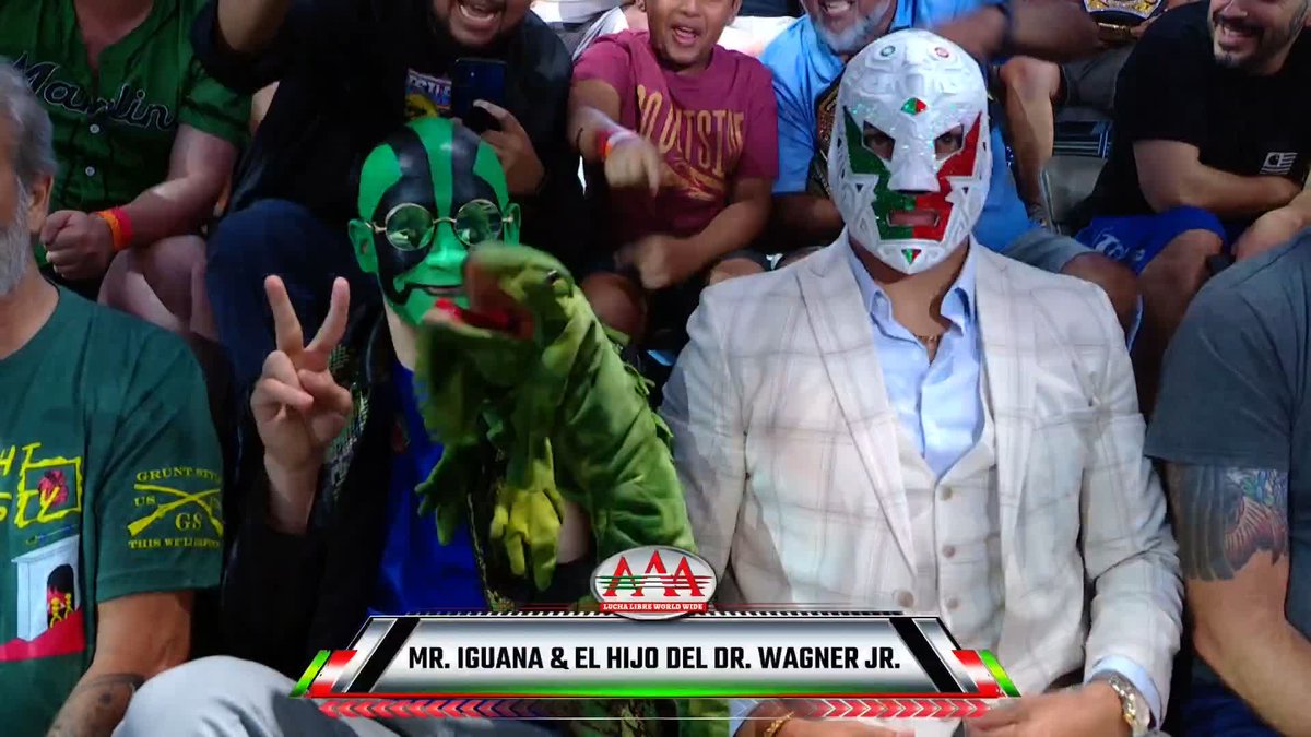 Look who it is! 🦎 Mr. Iguana and Wagner3G got a front row seat for our next match! 👊 Lucha Libre AAA Worldwide #WWENXT