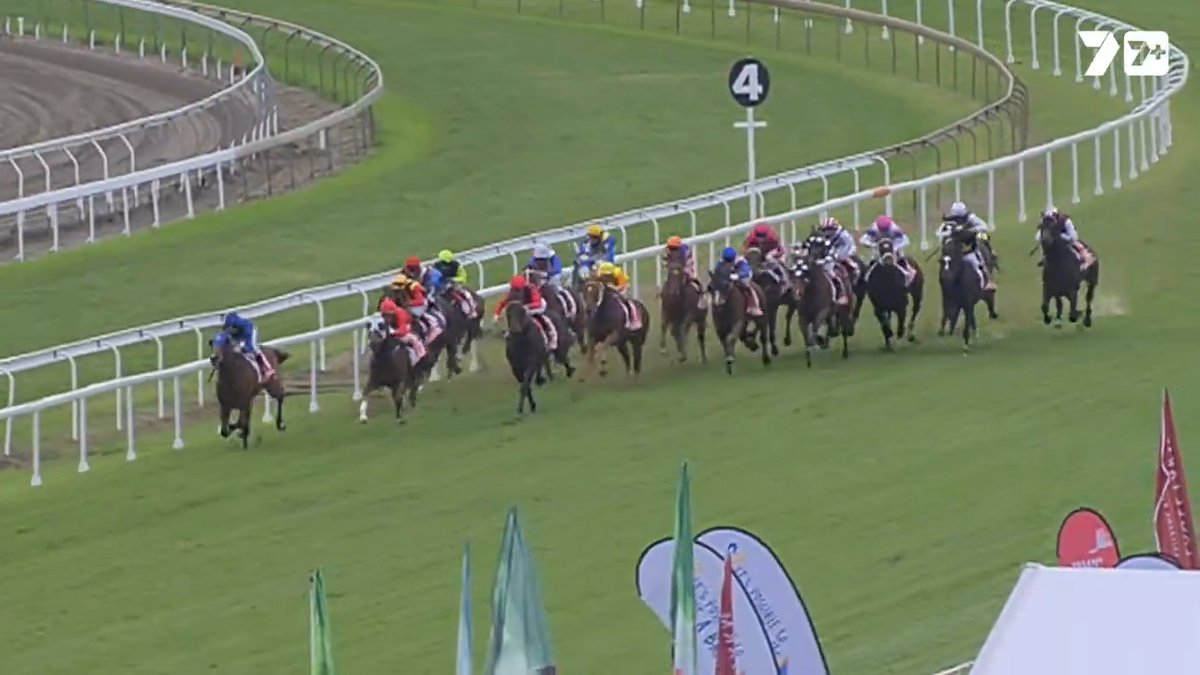 Keep your eyes on the grey... 👀 What a rails-hugging ride from Nick Hall in the 2013 Stradbroke on Linton ‼️ Brisbane Racing Club RaceQ