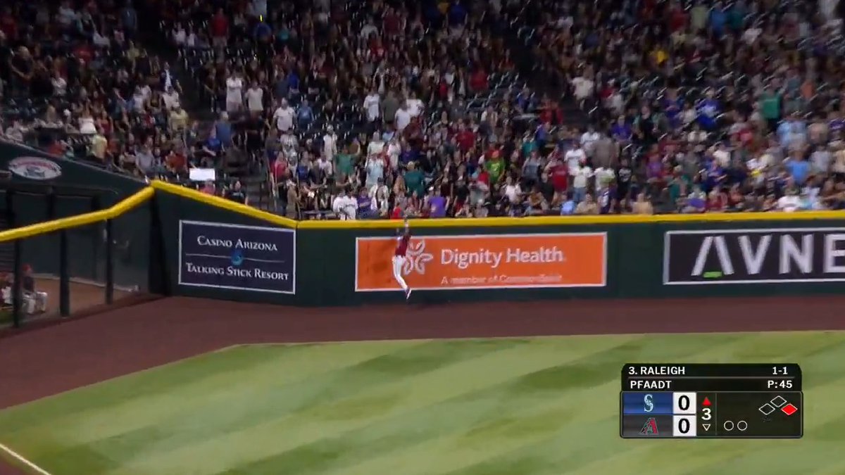 Lourdes Gurriel Jr. with a leaping catch at the wall to rob Cal Raleigh!
