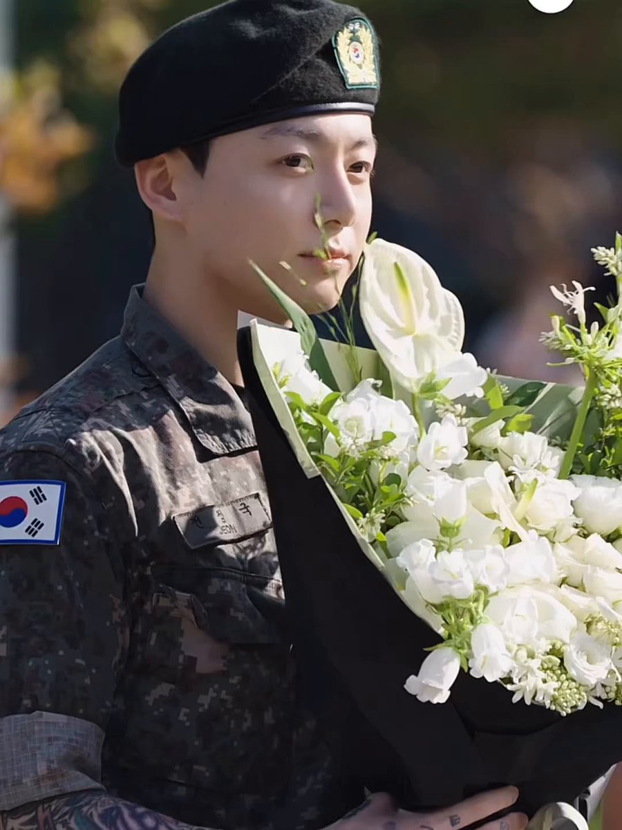 #Jungkook is so handsome after his discharge from the military! 👏🪖🏡🔙🌟🤩🔥👑💜 JUNGKOOK IS BACK WELCOME BACK JUNGKOOK #WelcomeBackJungkook #StillHereForJungkook