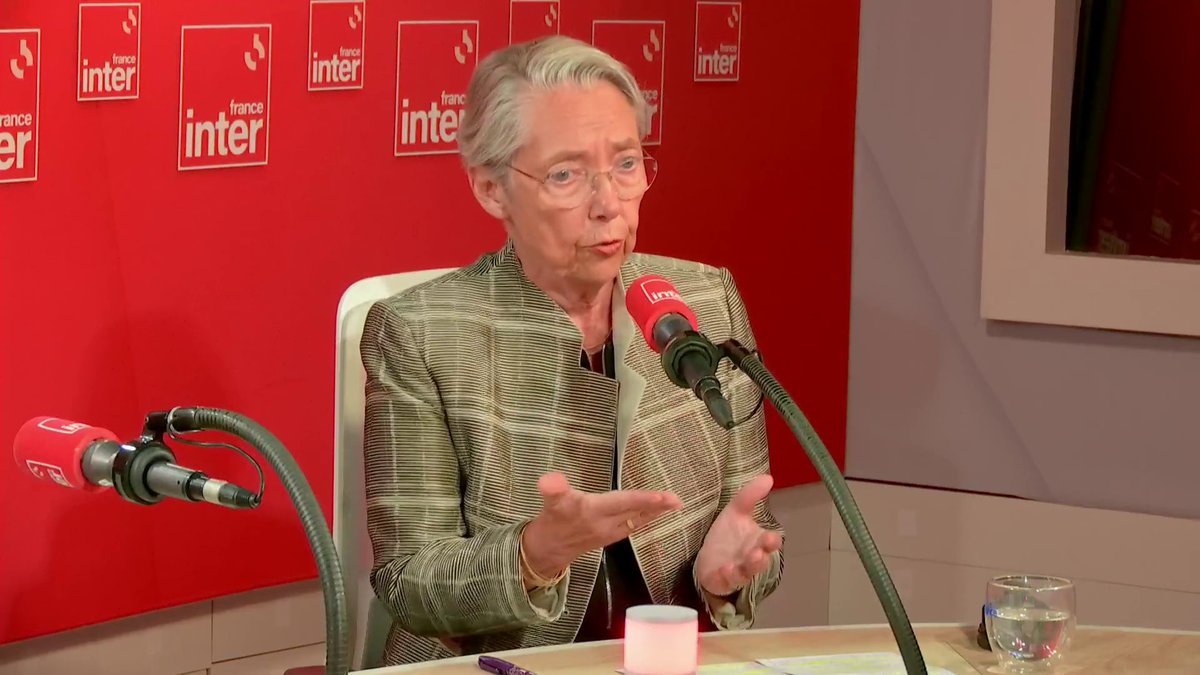 "On doit protéger l'école et celles et ceux qui la font vivre", affirme la ministre de l'Education nationale Élisabeth BORNE qui annonce une minute de silence dans tous les établissements scolaires jeudi en hommage à la surveillante tuée par un collégien à Nogent #le710Inter