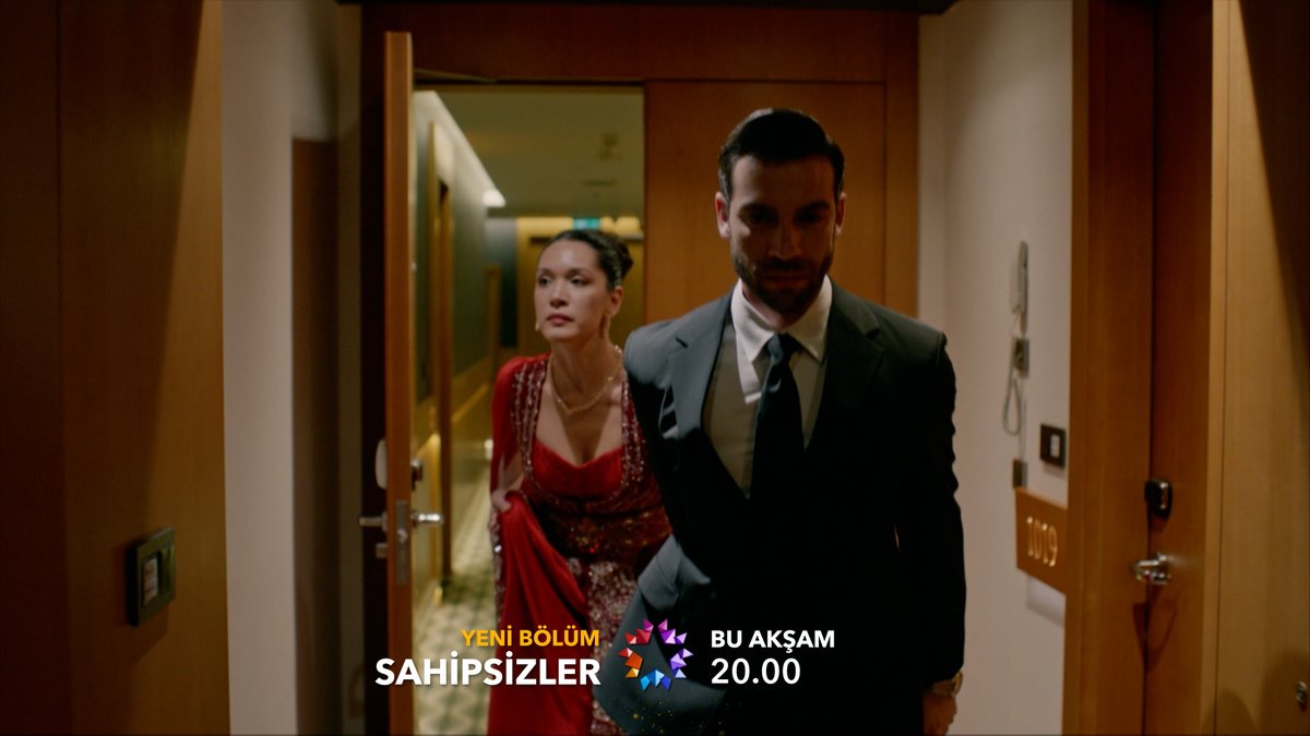 "Bir gün, herkesten saklanıp aşka yakalanacaksınız." #Sahipsizler yeni bölümüyle bu akşam 20.00’de Star’da! Sahipsizlertvdizi #seninstarın