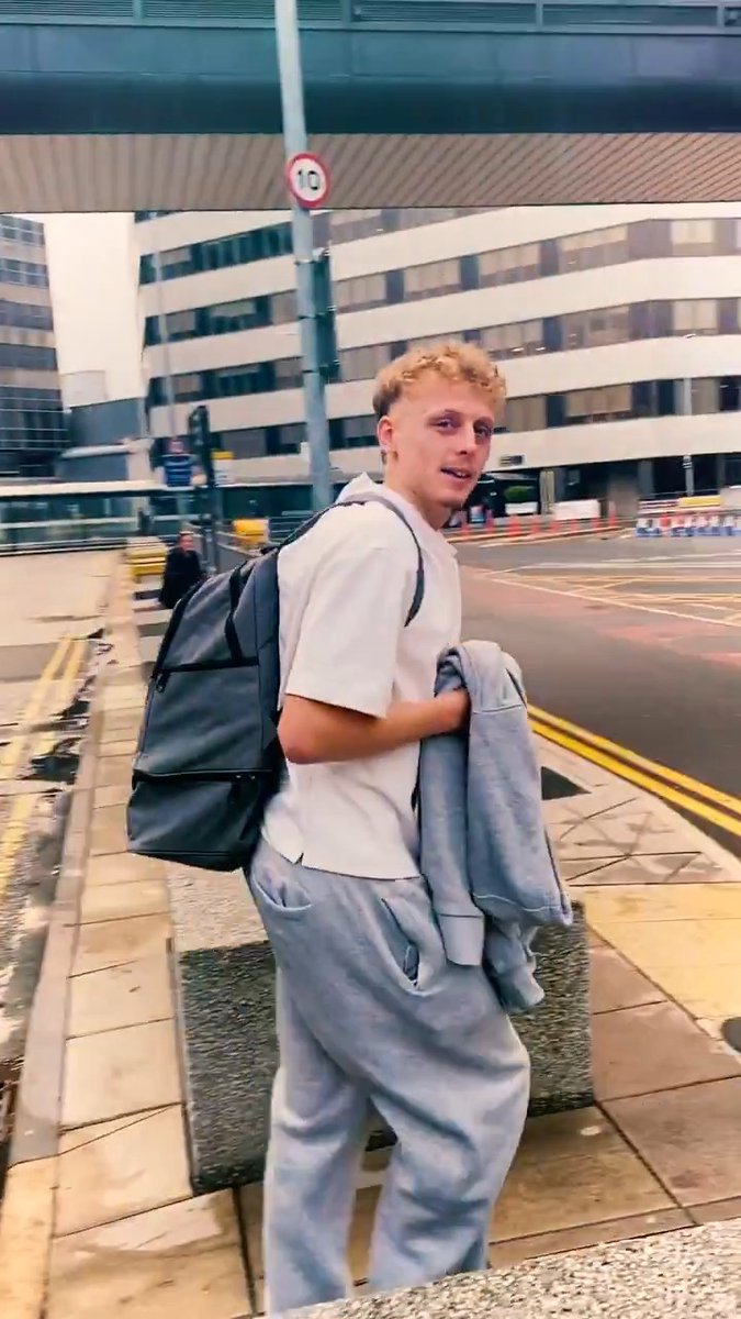 🛬 From Brussels to Blackburn 🌹 BTS with our new Belgian 🇧🇪 #Rovers 🔵⚪️